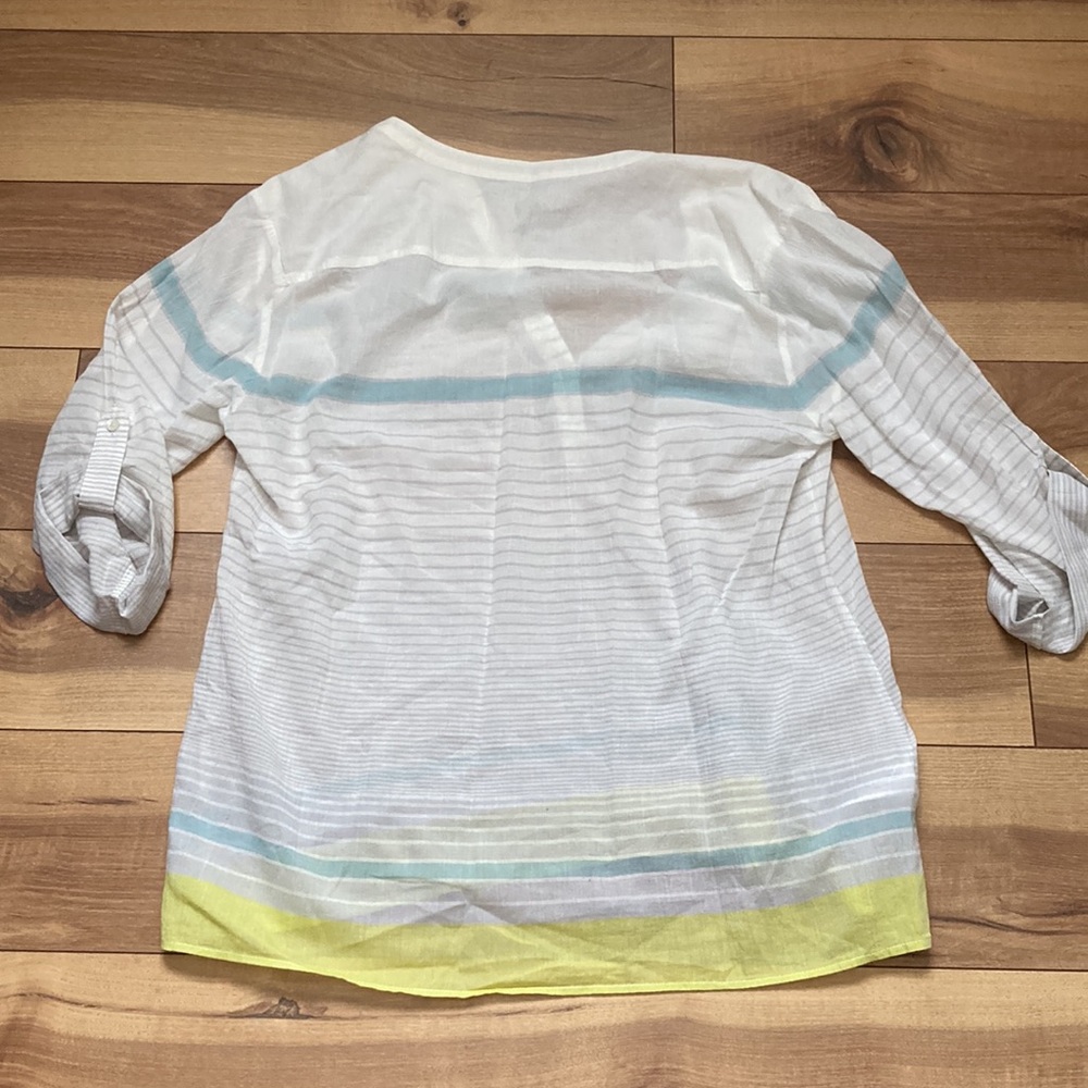 Tommy Bahama semi sheer cotton blouse. Size M - Picture 8 of 8